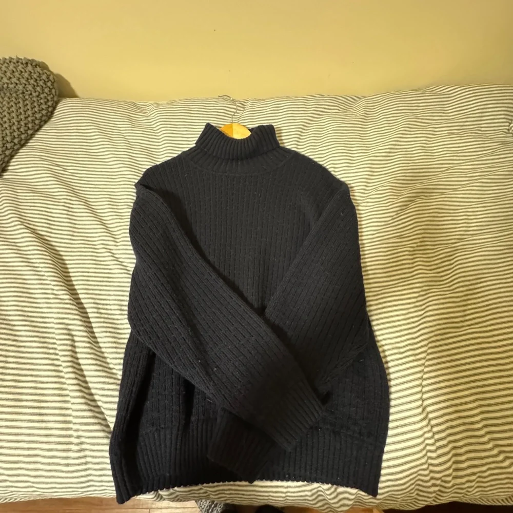 J. Peterman Men's Wool Turtleneck Sweater. (Large) - Picture 4 of 8